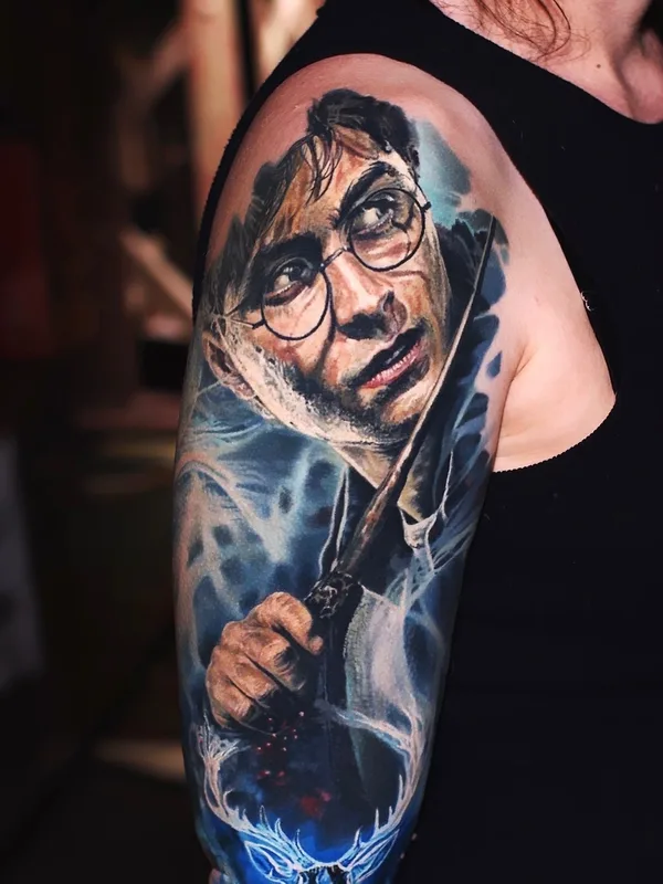 Tatuaż rękaw męski realistyczny — Harry Potter, kolorowy hiperrealizm portretowy