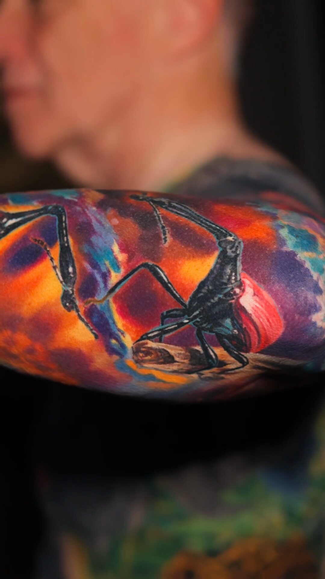 Gesamter Unterarm mit beiden Giraffenhalskäfern – farbiges Tattoo, Alex666cold, Wrocław