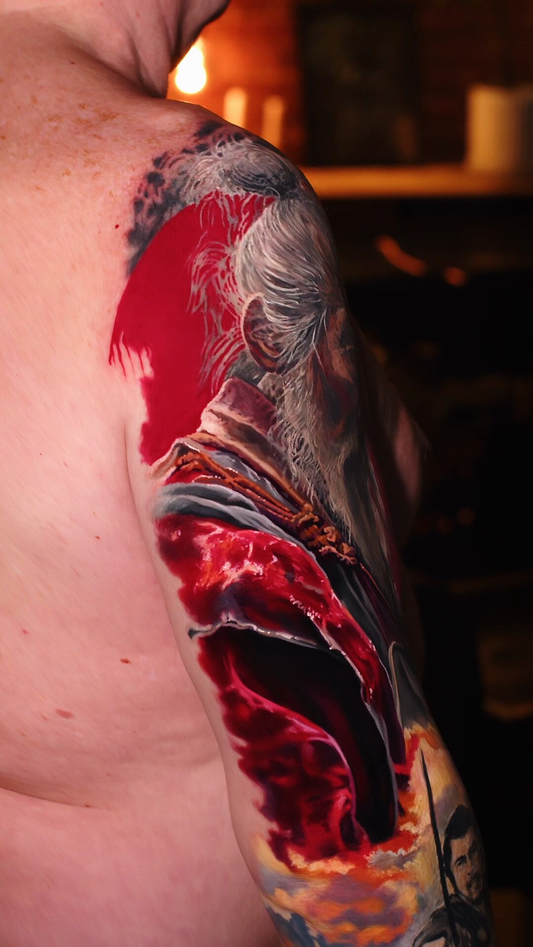 Gotowy tatuaż na barku – portret wojownika, katana, japoński motyw, realizm w kolorze, tatuażysta Alex666cold